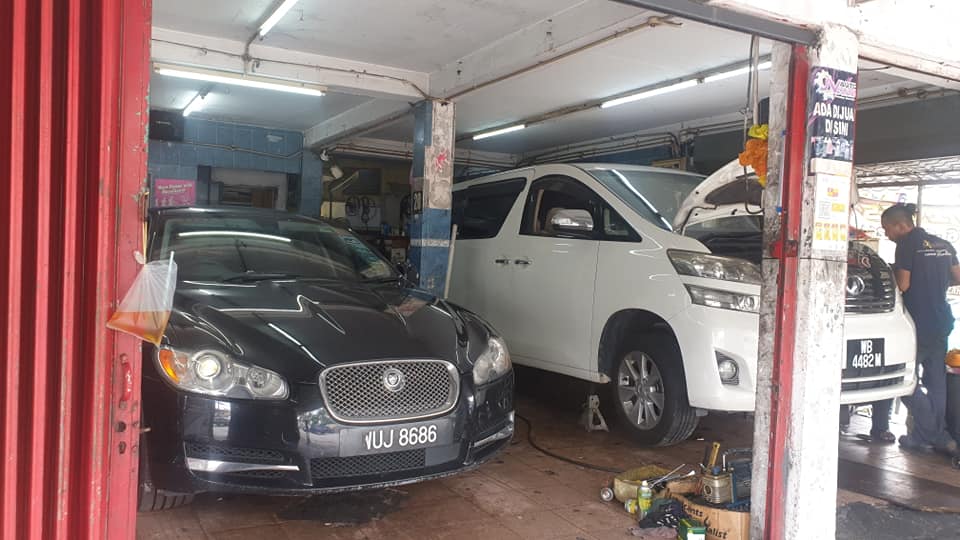 Cars being serviced at ZH Auto